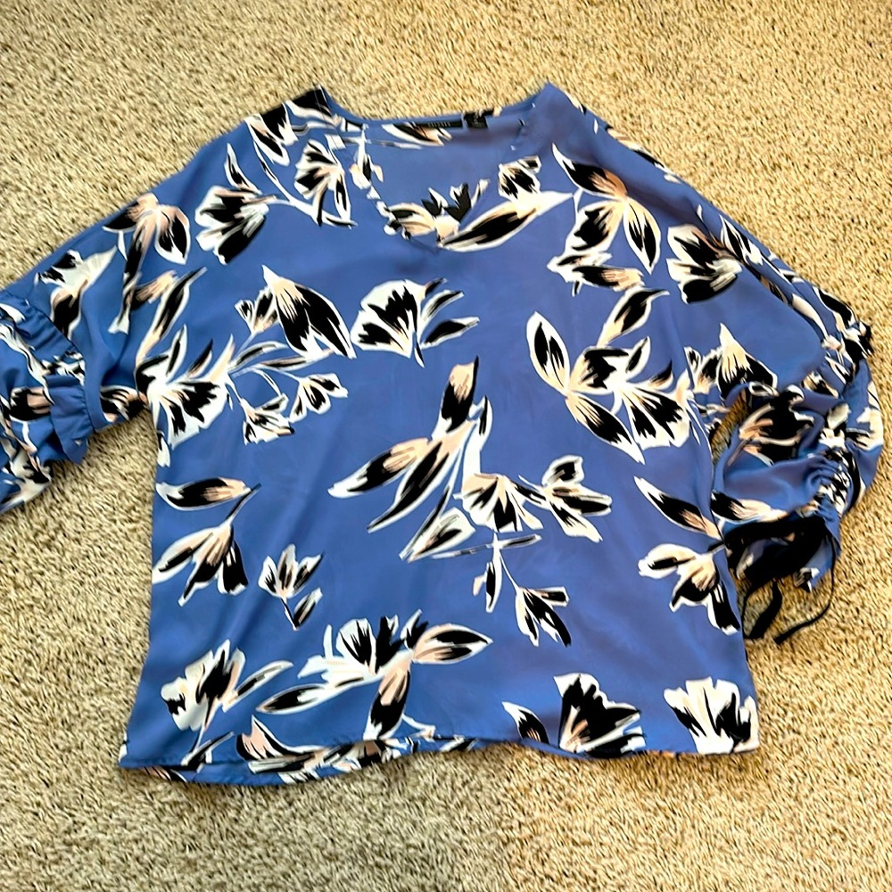 Flower pattern tie sleeve blouse